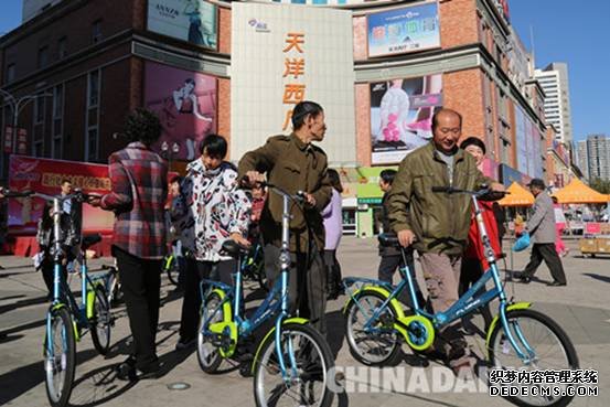 秦皇島市愛(ài)心企業(yè)向貧困家庭捐贈(zèng)自行車(chē)