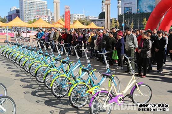 秦皇島市愛(ài)心企業(yè)向貧困家庭捐贈(zèng)自行車(chē)