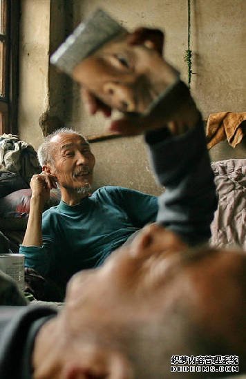 組圖：秦皇島94歲老母親照顧病弱在床兒子幾十年 