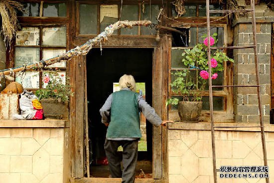 組圖：秦皇島94歲老母親照顧病弱在床兒子幾十年 