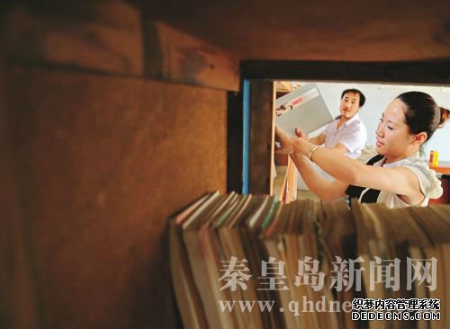 秦皇島昌黎農(nóng)民自費(fèi)建書屋向村民開放(組圖)