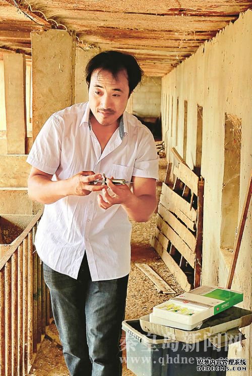 秦皇島昌黎農(nóng)民自費(fèi)建書屋向村民開放(組圖)