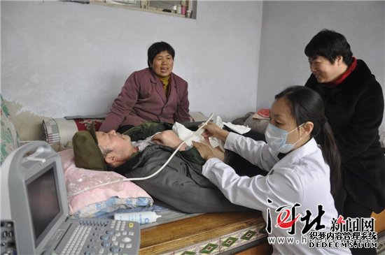 攀窮親送溫暖助脫貧 盧龍開展學雷鋒志愿服務活動（圖）