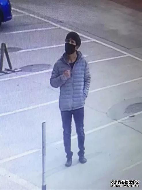 23日建設(shè)大街發(fā)生一起入店拎包盜竊案